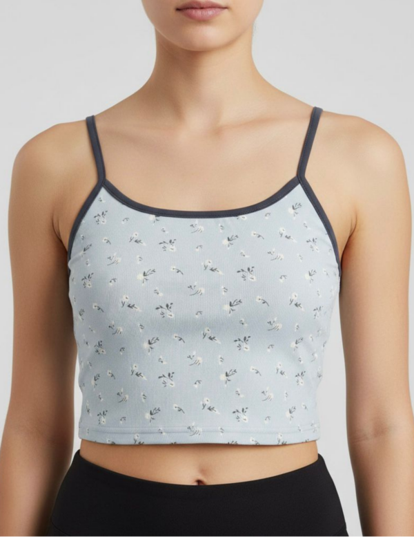 Cami Top Floral Azul Cielo con Ribete en Contraste
