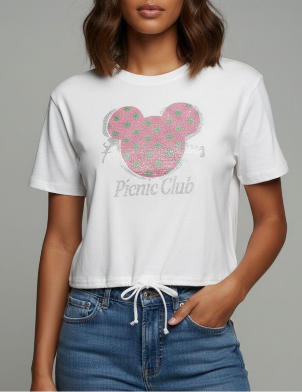 Camiseta Crop Top Picnic Club con Brillos y Cordón Ajustable